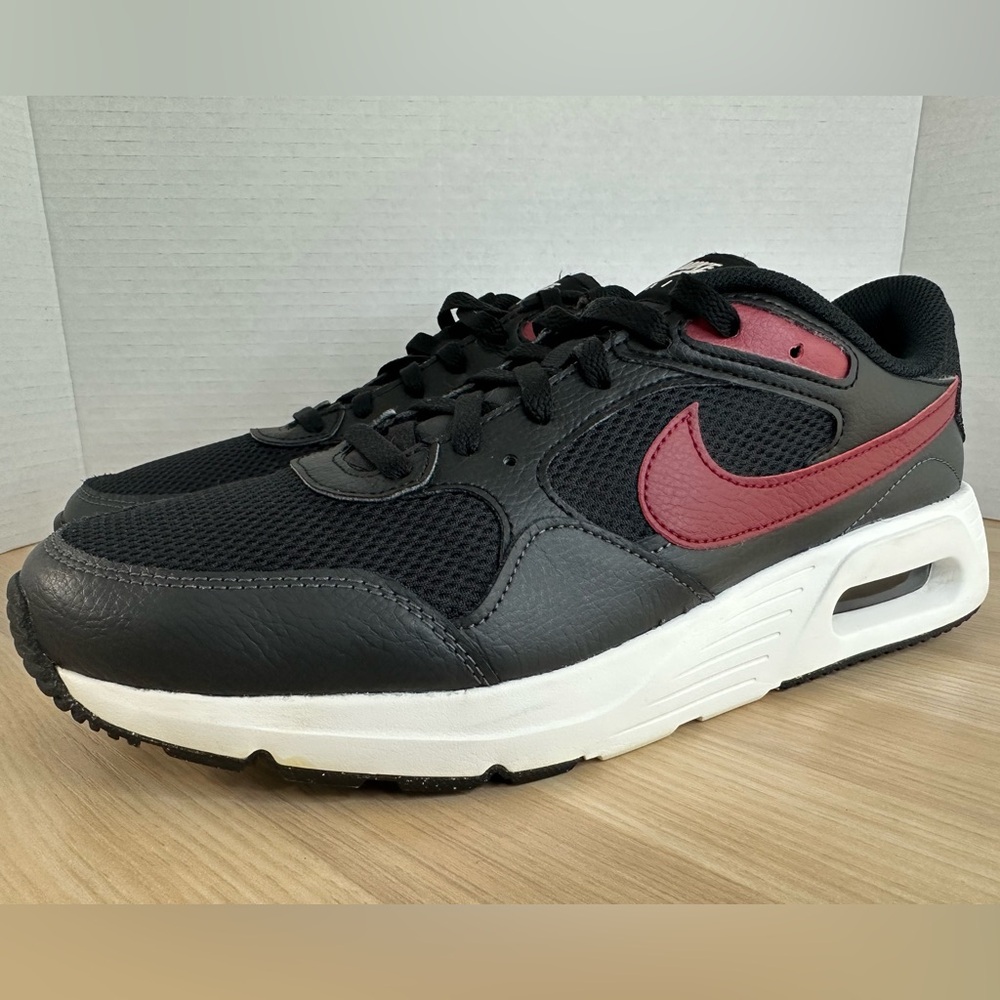 Nike Men's Black and Red Sneakers